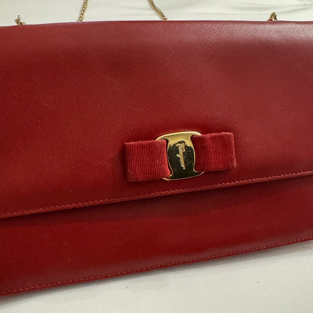 Salvatore Ferragamo Red Leather Shoulder Bag with Vara Bow and Gold Hardware